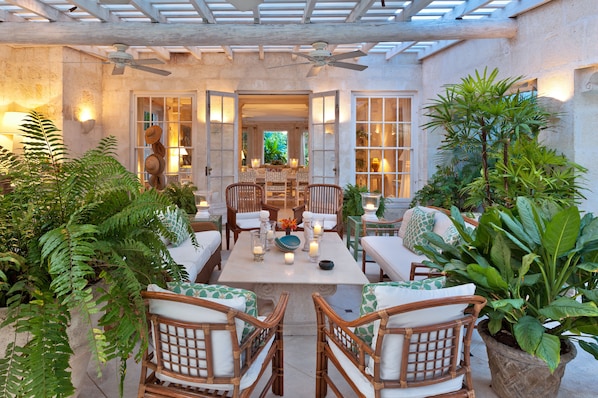 Villa | Terrace/patio