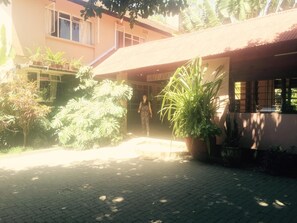 Exterior - Outpost Lodge (Arusha)