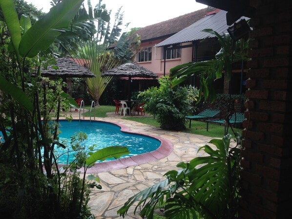 حمّام سباحة خارجي