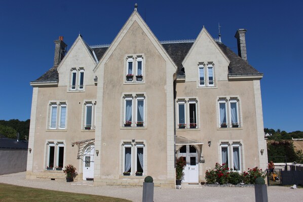 Fachada de la propiedad