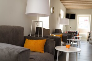 Lobby sitting area - Hotel Tematico Do Banco Azul (Fisterra)