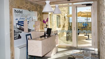Concierge desk