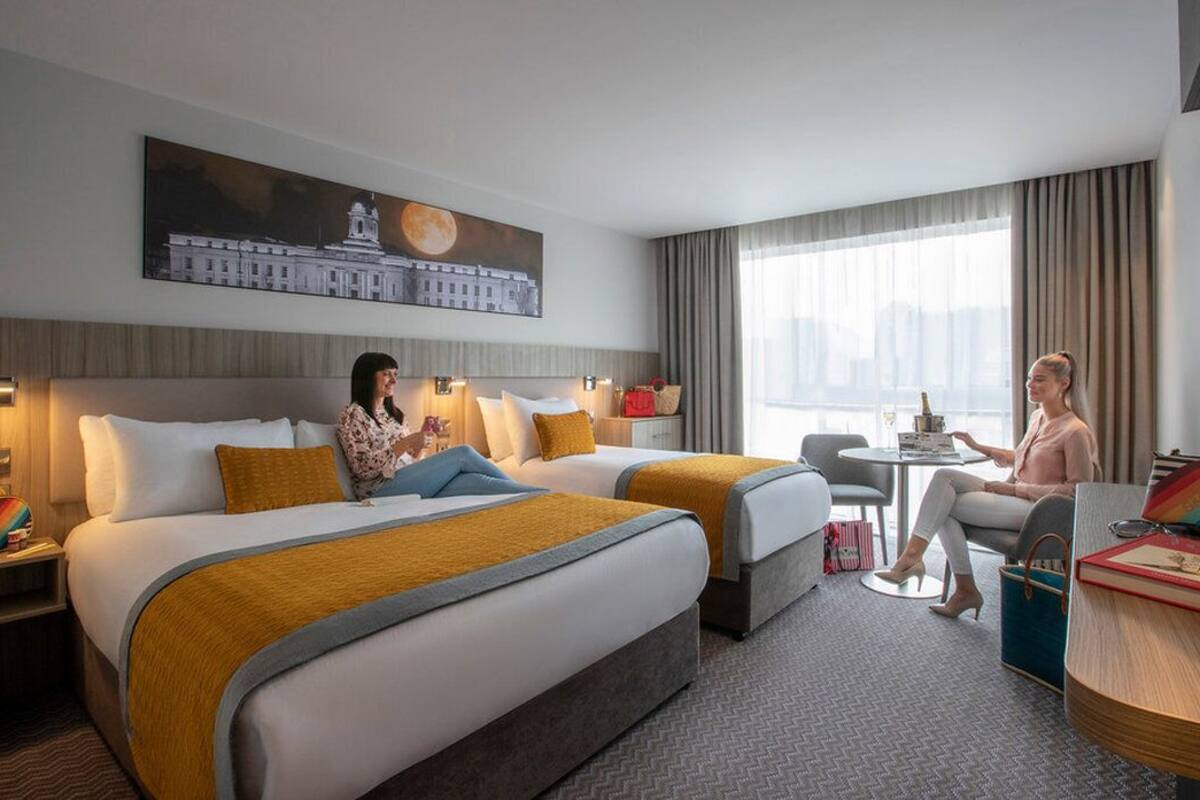 Quarto casal de uso individual | 1 quarto, cofres nos quartos, escrivaninha, quartos à prova de som