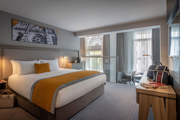 Habitación ejecutiva, 1 cama King size | Caja de seguridad en la habitación, escritorio y insonorización