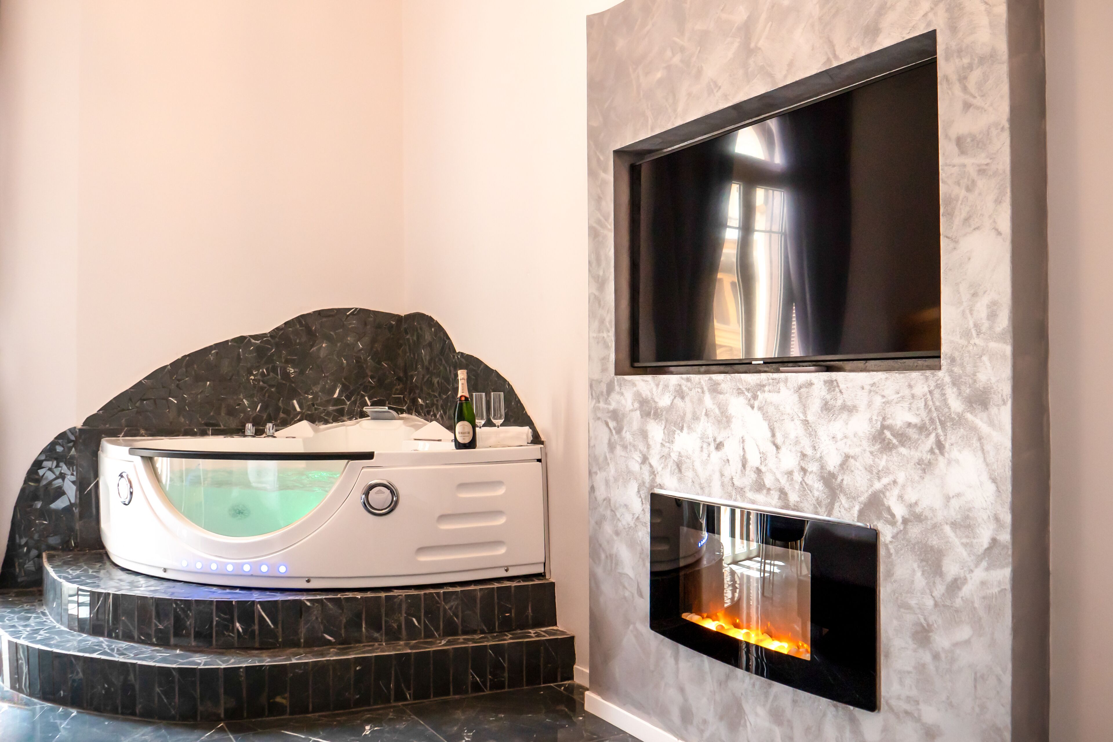 Luxury Room, Sauna and Hot Tub | 私人 Spa 浴池