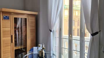 Luxury Room, Sauna and Hot Tub | 1 bedroom, Egyptian cotton sheets, premium bedding, down duvets