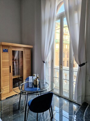 Luxury Room, Sauna and Hot Tub | Sábanas de algodón egipcio, ropa de cama de alta calidad y edredón 