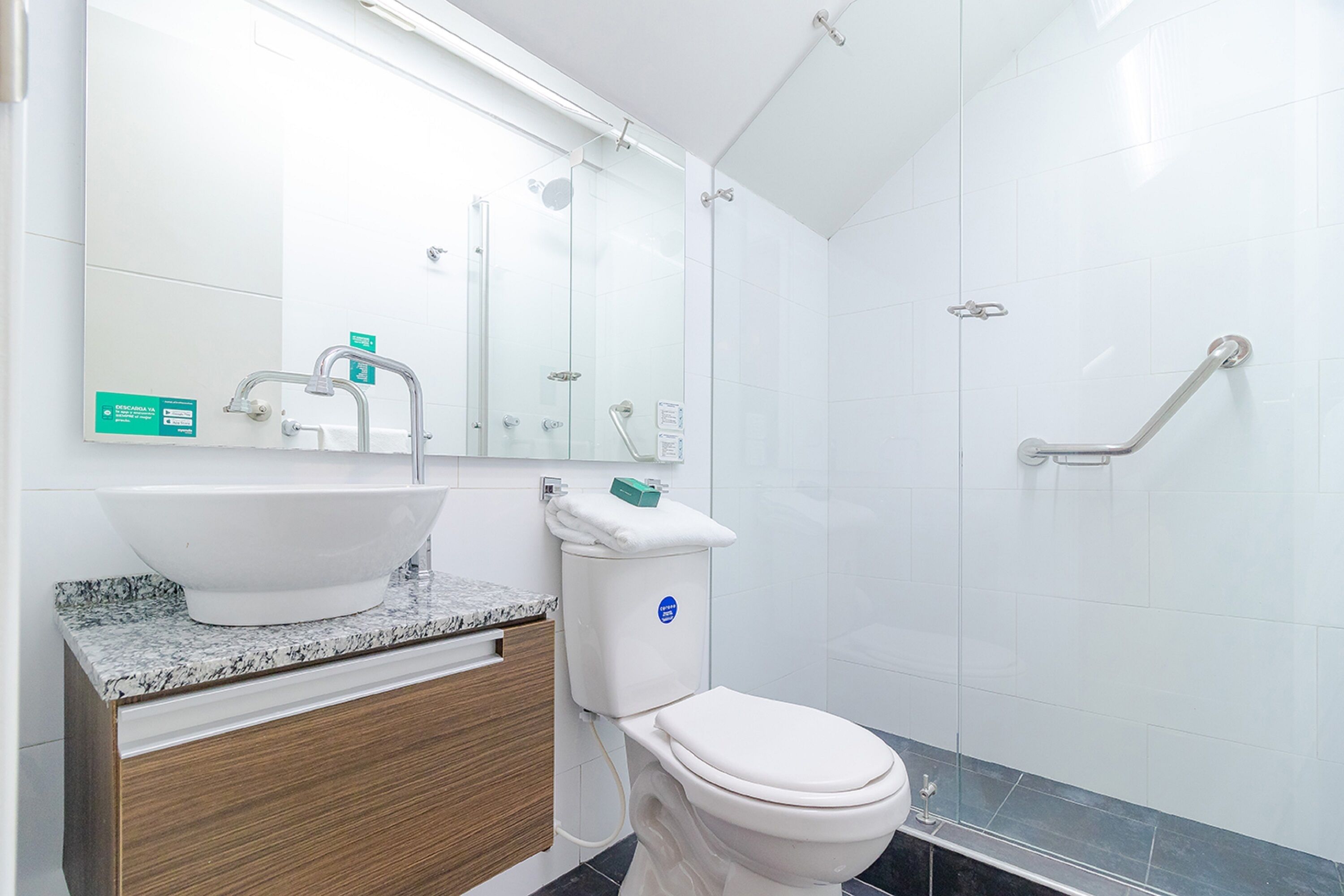 executive studio | bathroom | shower, free toiletries, hair dryer, towels