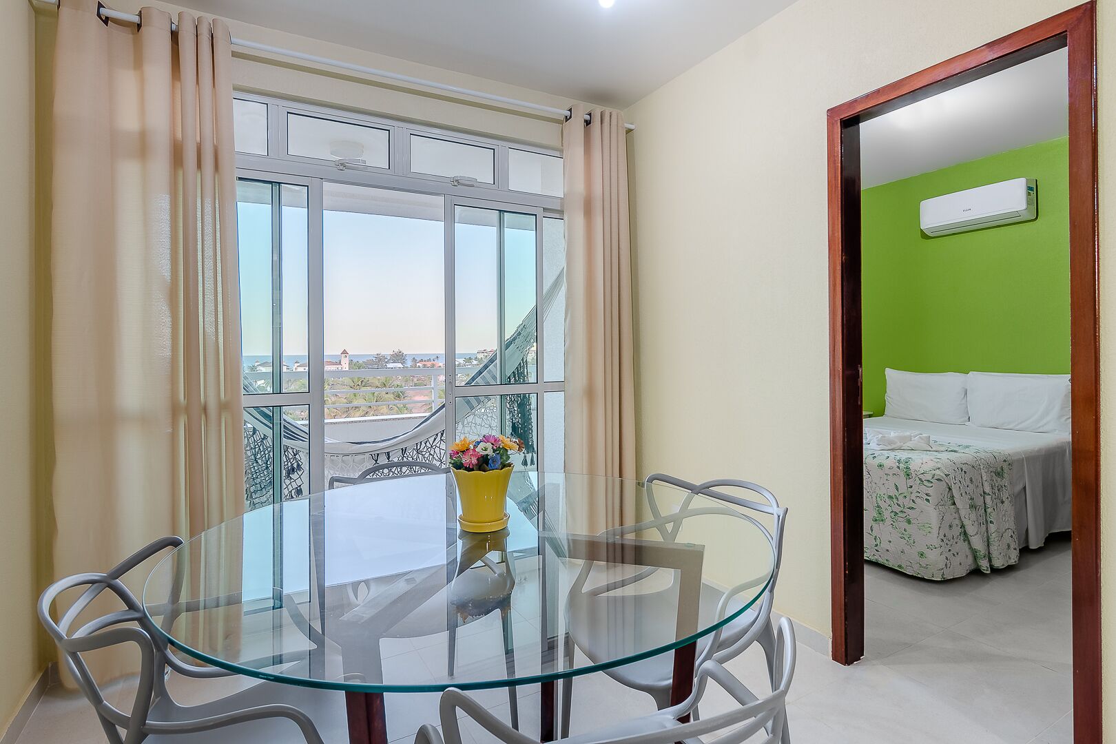 Appartement Confort, 4 chambres, cuisine, vue mer | Coin séjour | TV connectée de 43 pouces avec chaînes numériques, Netflix