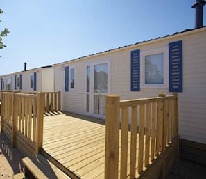 24-inch TV with cable channels - Camping de Zaragoza (Zaragoza)
