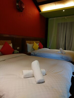 Desk, blackout curtains, soundproofing, free WiFi - Land of joy Ubud Hall (Hengchun)