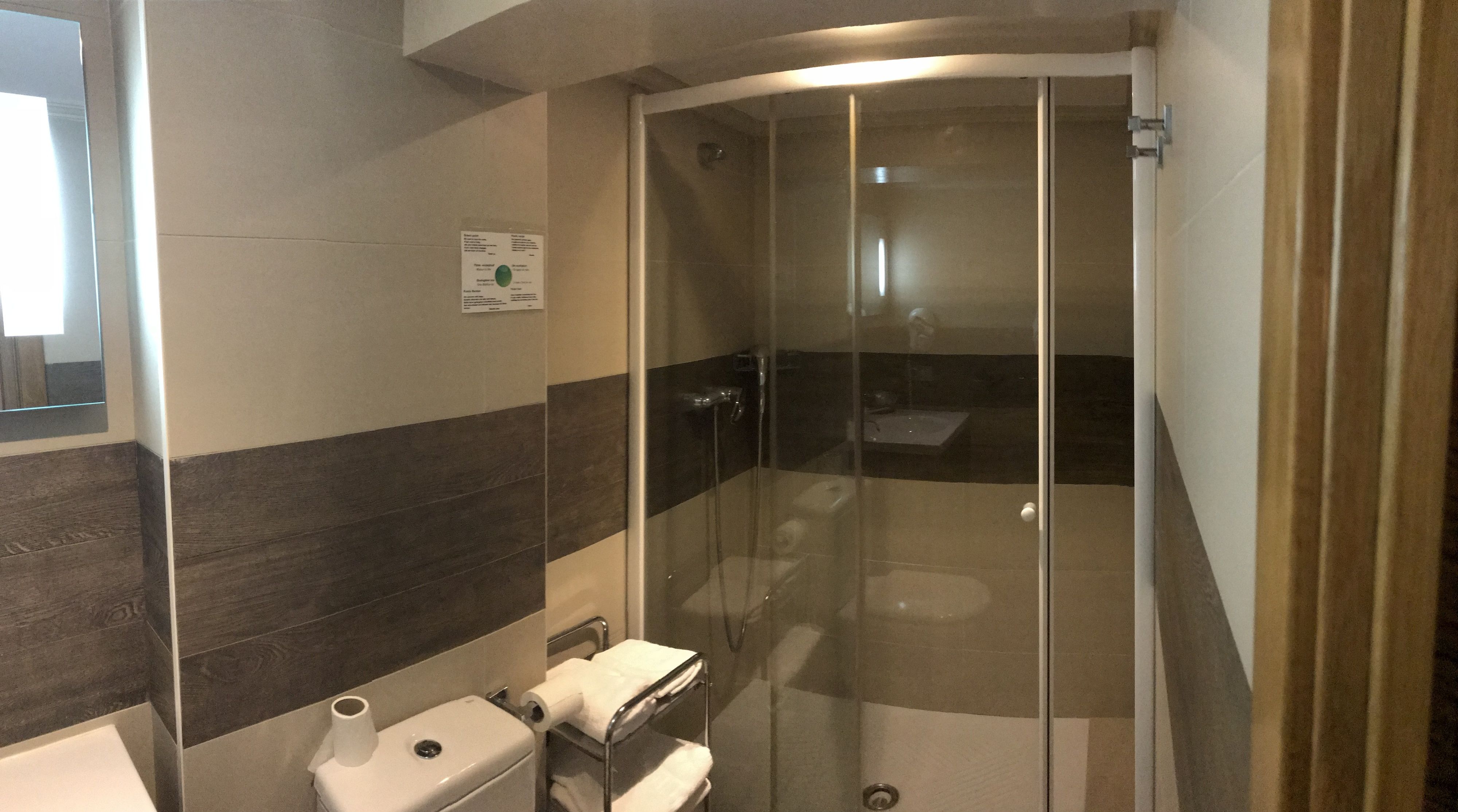 Double Room | Bathroom | Deep soaking tub, hair dryer