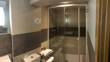 Double Room | Bathroom | Deep soaking tub, hair dryer