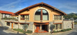 Front of property - Hostal Oianume (Urnieta)