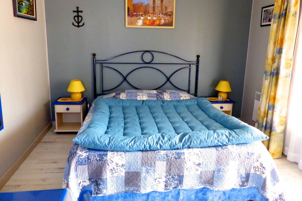 Room (Camargue) | Cribs (free), WiFi (free), individually decorated
