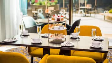 Petit déjeuner, déjeuner et dßner servis sur place, vue sur le jardin