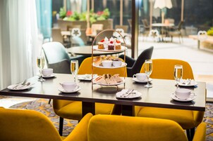 Breakfast, lunch, dinner served; garden views 