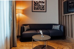 Junior Suite | Living area | 32-inch flat-screen TV with digital channels, TV