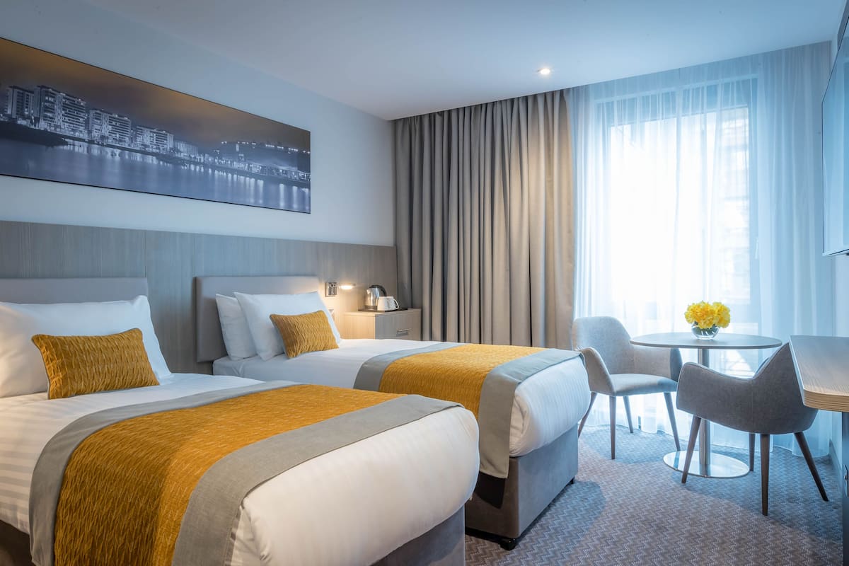 hypo-allergenic bedding, in-room safe, laptop workspace