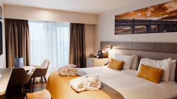 Executive King | Hypo-allergenic bedding, in-room safe, laptop workspace