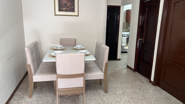 Comfort-Apartment, 2 Schlafzimmer | Esszimmer