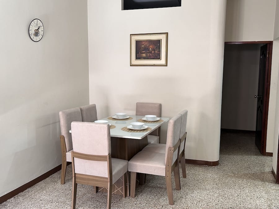 Comfort Apartment, 2 Bedrooms | Ruang makan