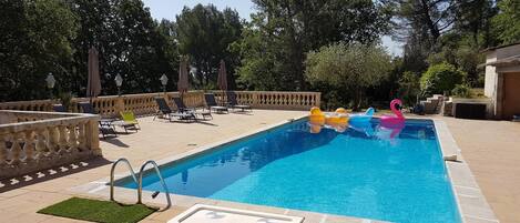 Outdoor pool, pool umbrellas, sun loungers