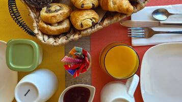Free daily continental breakfast