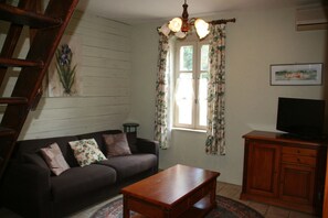 Cottage | Living area
