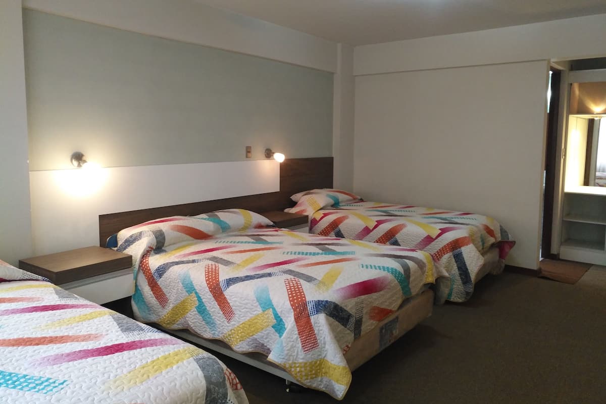 Vierpersoonskamer | Gratis wifi, beddengoed
