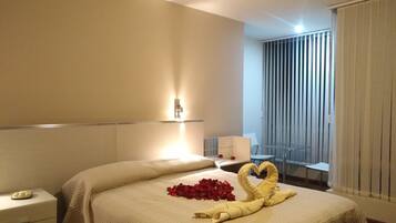 Suite | Free WiFi, bed sheets