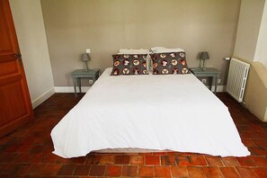 Rom | Strykejern/-brett og wi-fi (inkludert)