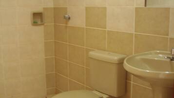 Shower, free toiletries