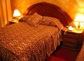 In-room safe, free WiFi - Hostal Versalles (Cochabamba)