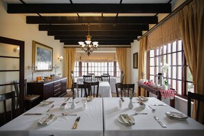 Daily full breakfast (ZAR 120 per person)