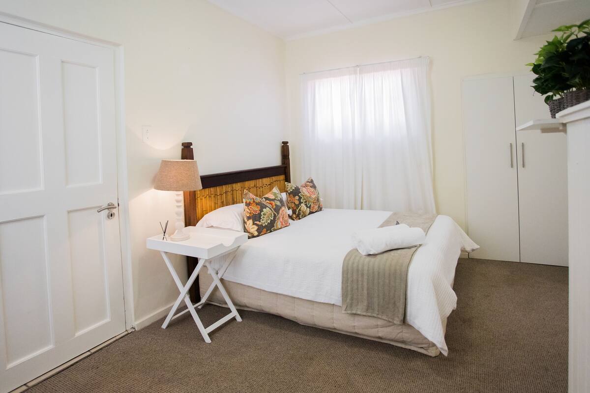 Standard Apartment, 2 Bedrooms, Refrigerator & Microwave, Garden View | 1 bedroom, in-room safe, laptop workspace, soundproofing
