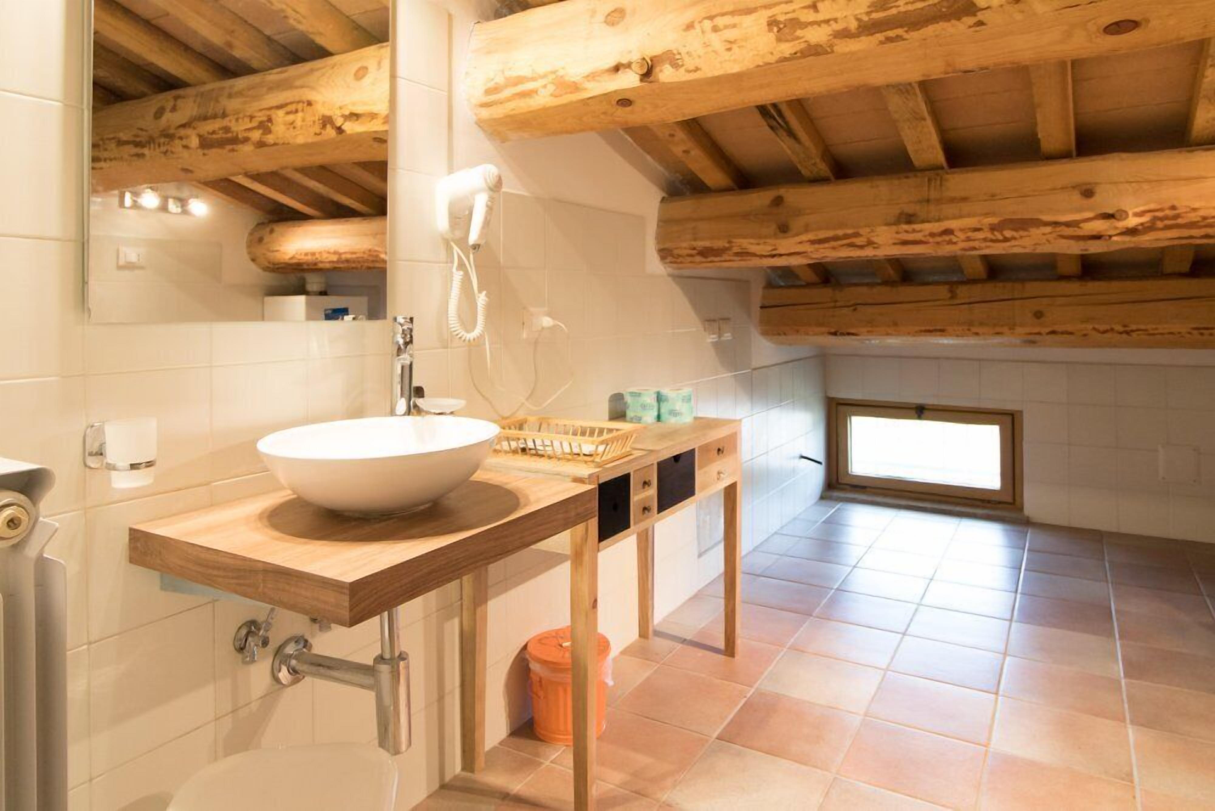 Studio, Mezzanine | Bathroom | Shower, free toiletries, hair dryer, bidet