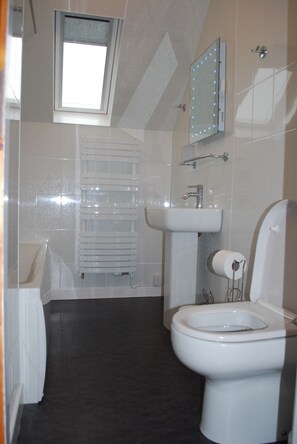 Bathroom - Flowerburn Holiday Homes (Fortrose)
