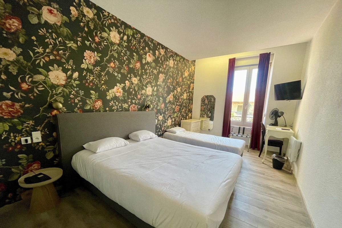 Standard Triple Room | 1 bedroom, individually decorated, individually furnished, desk