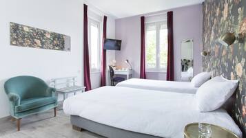 Chambre Supérieure avec lits jumeaux | Décoration personnalisée, ameublement personnalisé, bureau