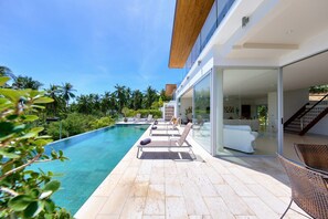 3 Bedrooms Villa | Hiên