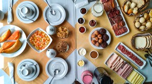 Daily cooked-to-order breakfast for a fee
