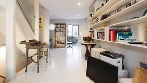 อพาร์ทเมนท์, 3 ห้องนอน | บริเวณนั่งเล่น | ทีวี
