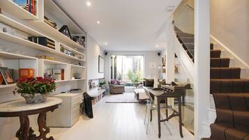 Appartement, 3 slaapkamers | Woonruimte | Televisie