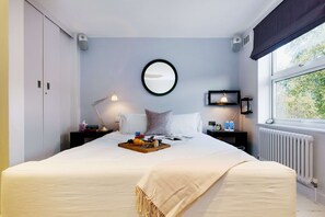 Apartment, 3 Bedrooms | 3 bedrooms, laptop workspace, iron/ironing board, free WiFi