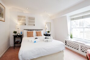 4 bedrooms, iron/ironing board, cots/infant beds, free WiFi - The Kensington Radley Mews - SP1 (London)