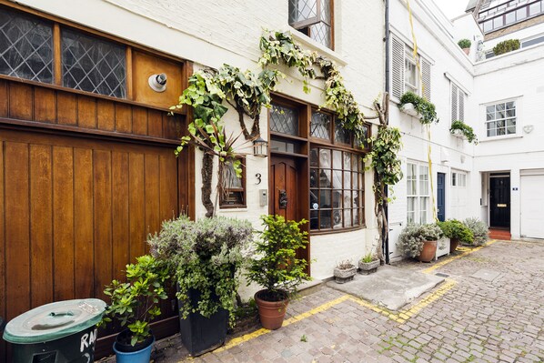 Exterior - The Kensington Radley Mews - SP1 (London)