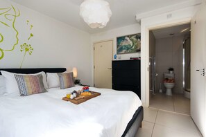 Room - The Spacious Steele Road Suite - SVE (London)