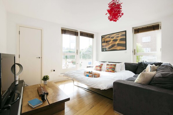 Apartment, 2 Schlafzimmer | Wohnzimmer | Fernseher