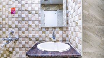 Shower, free toiletries, towels